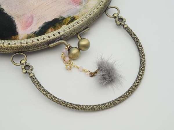 gonta 貓咪穿裙子圖案 金屬扣手袋(金屬框寬度16.5厘米)