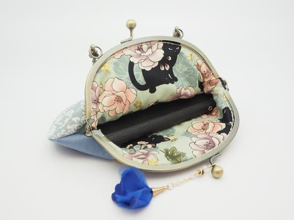 gonta「黑貓與牡丹・藍色」金屬扣手袋(金屬框寬度16.5厘米)