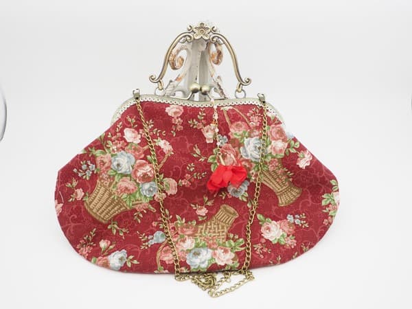gonta 玫瑰花籃圖案玫瑰紅金屬扣手袋(金屬框21厘米,附鏈帶)